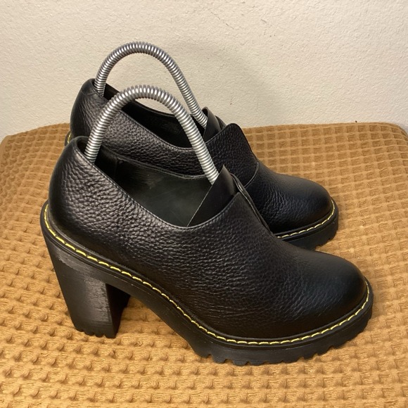 DR DOC MARTENS 'Cordelia' Womens Sz 9 Retro Smooth Black Pebbled Leather Heels - Picture 2 of 7